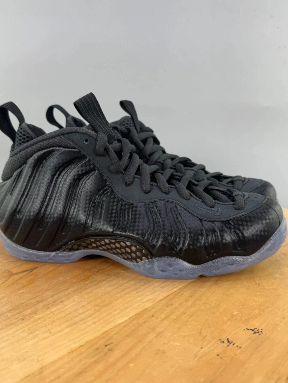 Nike Air Foamposite One Carbon Fiber Men’s Size 7.5 Women’s 9 HF2902-002